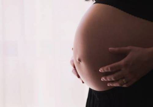 Dlaczego pojawia się zgaga w ciąży? 