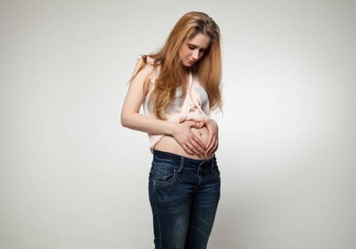 Jak sobie pomóc mając wzdęcia w ciąży?
