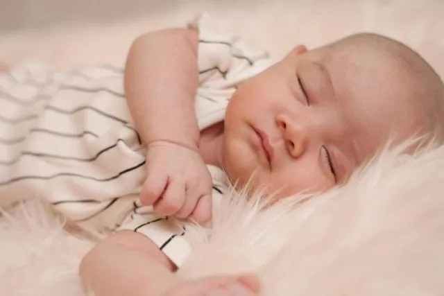 Zapadnięte ciemiączko – czym jest i jak o nie zadbać?